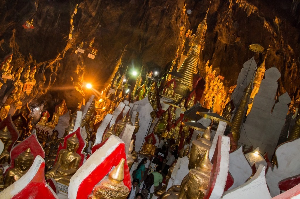 Mehr als 8000 Buddha-Figuren sind in dieser Höhle